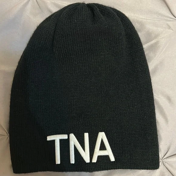 TNA Toque - Picture 1 of 1
